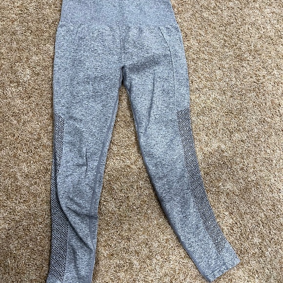 Fabletics Light Gray Women's Leggings - Picture 4 of 5